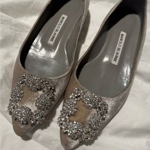 💔SOLD - Manolo Velvet flats